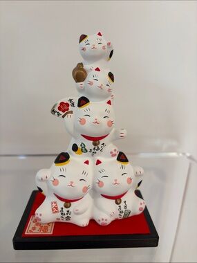 Japanese White Stacked Maneki Neko Lucky Cat Figurine - Decorative Good Fortune